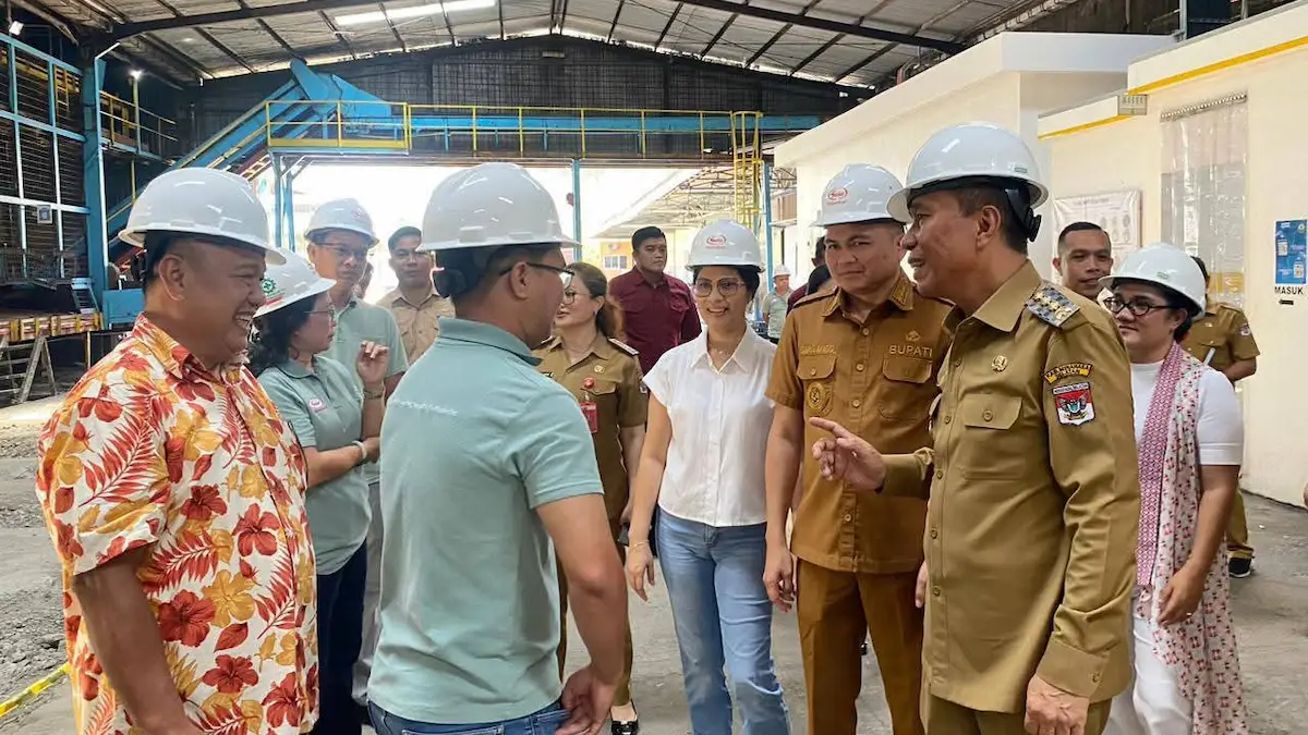 bupati minahasa selatan berdialog dengan pekerja pt sasa inti di radey