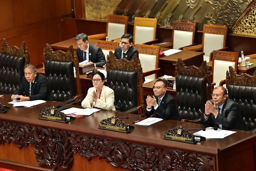 Suasana rapat paripurna DPR RI saat pengesahan UU PPRT