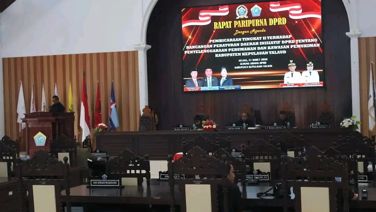 wakil bupati talaud anisya bambungan menyampaikan sambutan dalam rapat paripurna dprd