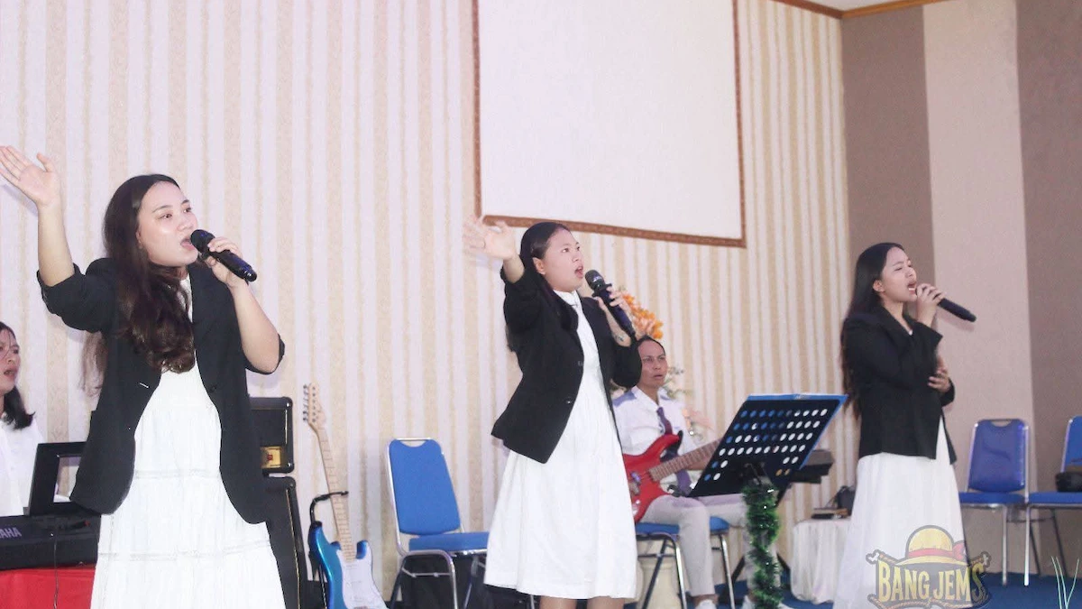 suasana ibadah paskah gpdi imanuel pinamorongan tareran Suasana ibadah Paskah GPdI Imanuel Pinamorongan Tareran Minahasa Selatan