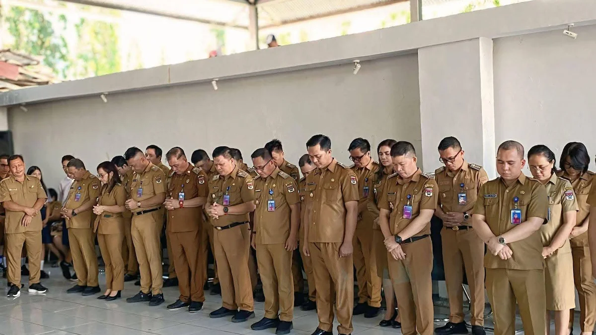 asn minahasa selatan mengikuti doa bersama dalam apel kebangsaan april