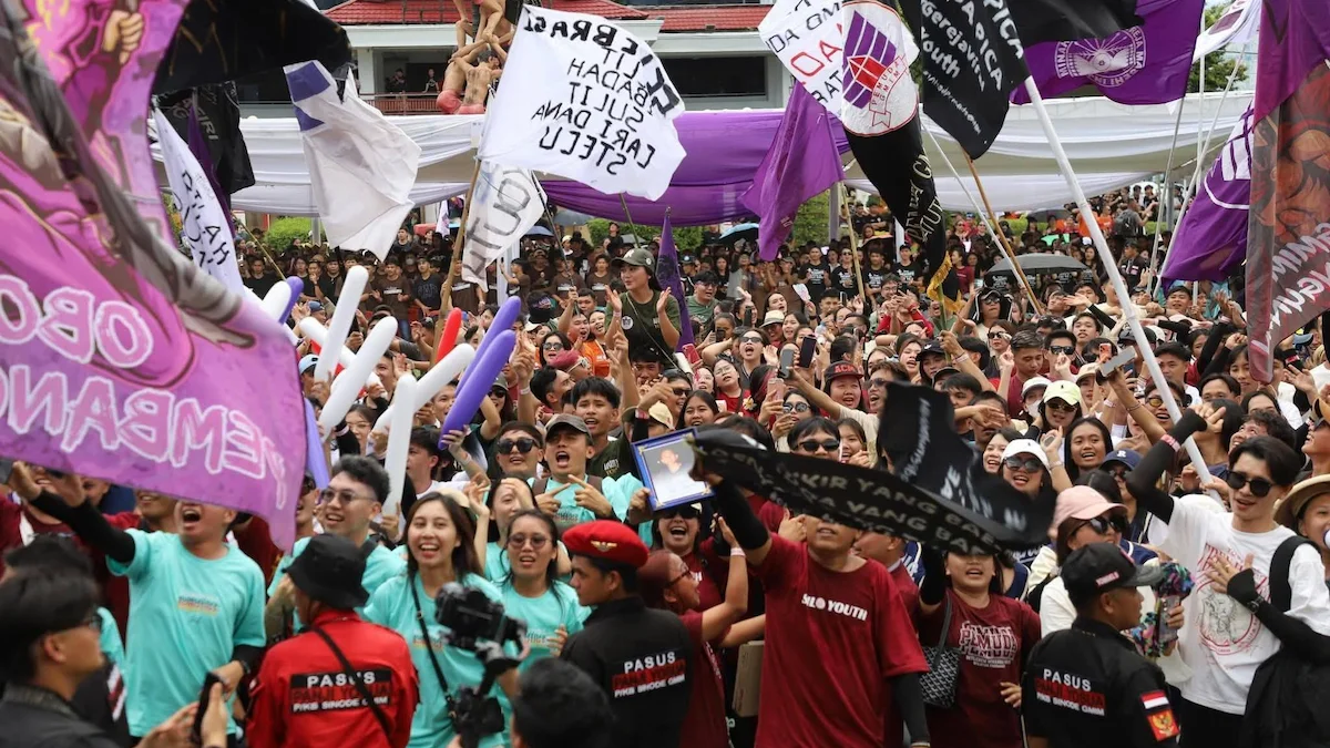 Antusiasme massa pemuda GMIM dalam pawai Paskah di Manado