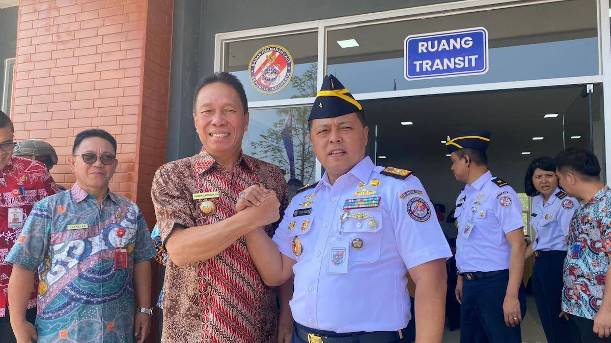 bupati minahasa selatan bersama pejabat bakamla zona tengah