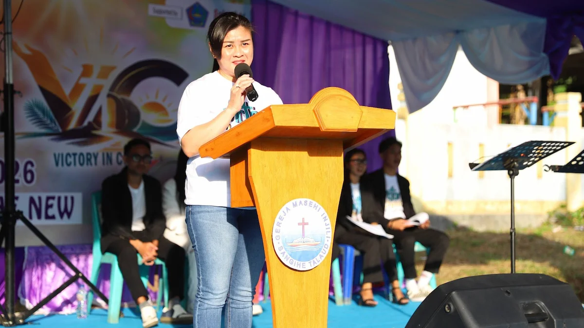 Bupati Sitaro menyampaikan sambutan pada selebrasi Paskah Pemuda GMIST Siau Barat