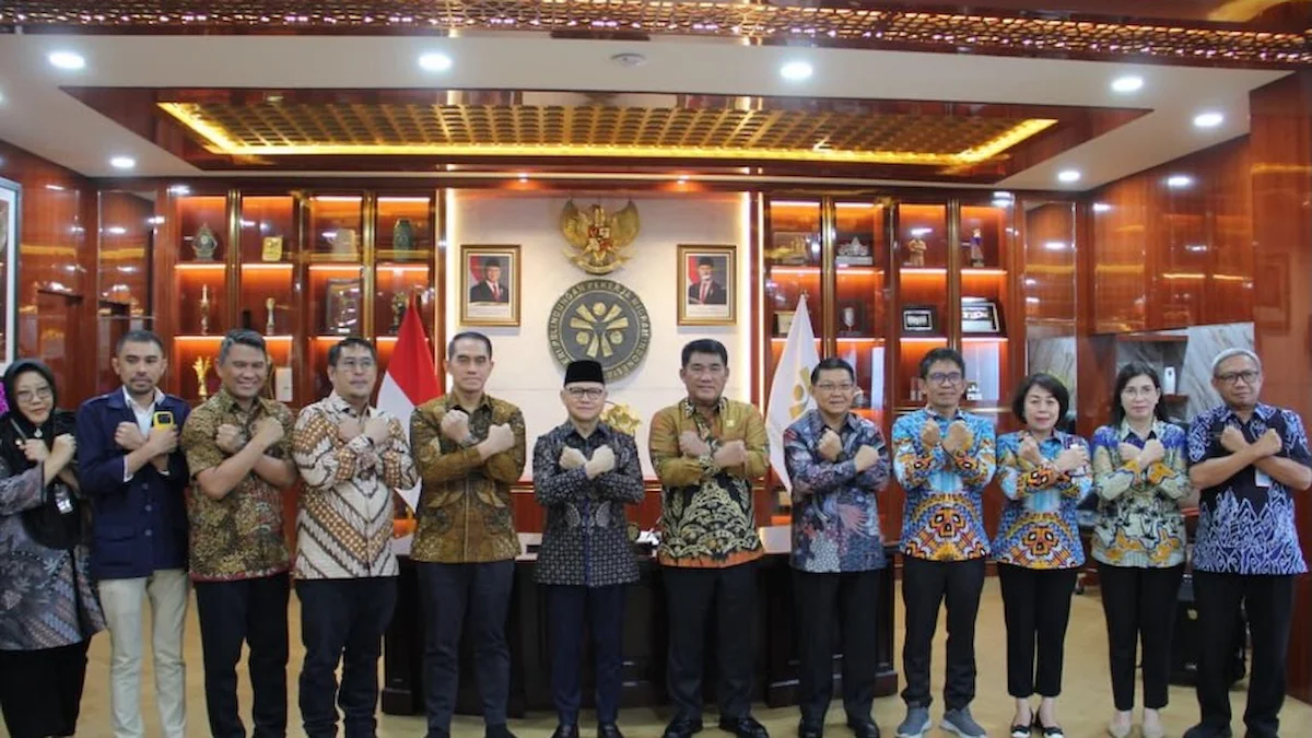Foto bersama Pemprov Sulut dan BP2MI usai penandatanganan kerja sama