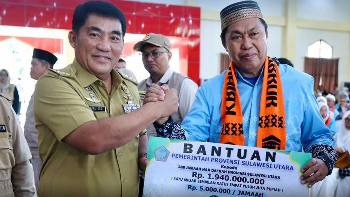 Gubernur Sulut menyerahkan bantuan kepada jemaah haji Sulut 2026 secara simbolis