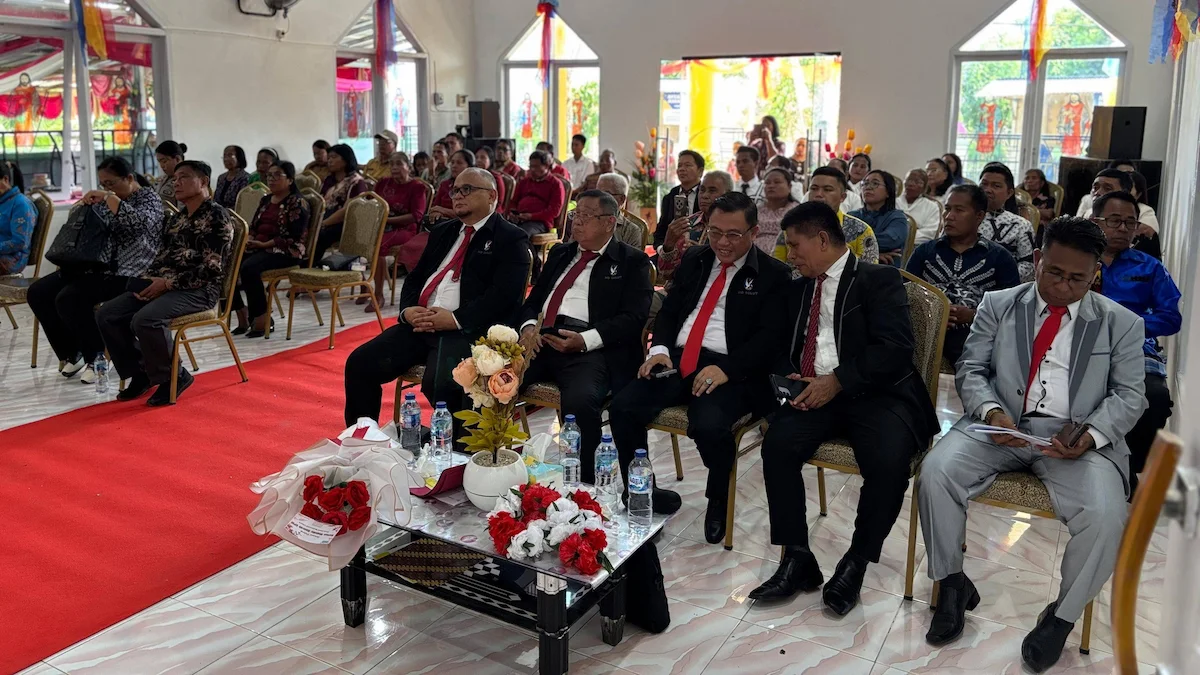 suasana ibadah pentahbisan gereja gpdi pannulan di dalam gedung