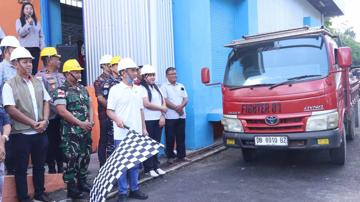 Pelepasan distribusi bantuan pangan Talaud menggunakan kendaraan logistik Bulog