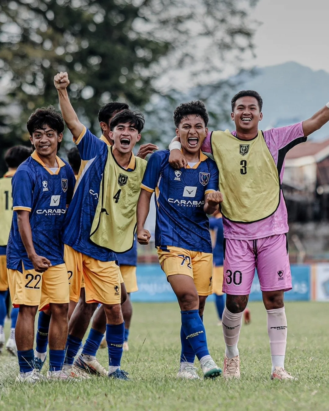 pemain persma 1960 merayakan kemenangan liga 4 sulut 2026