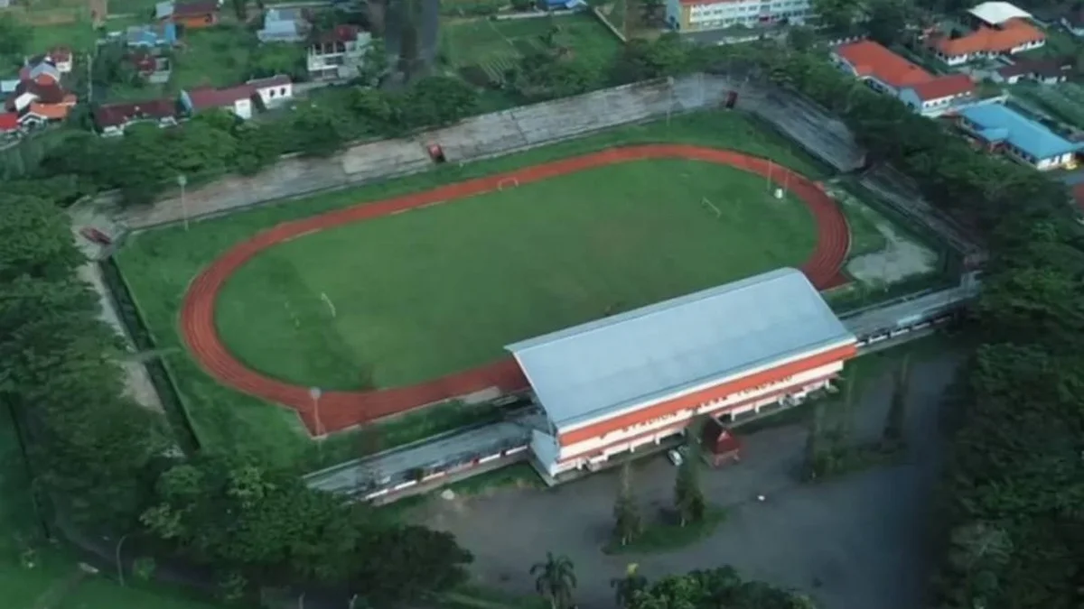 Tampak udara Stadion Maesa Tondano dengan lintasan atletik