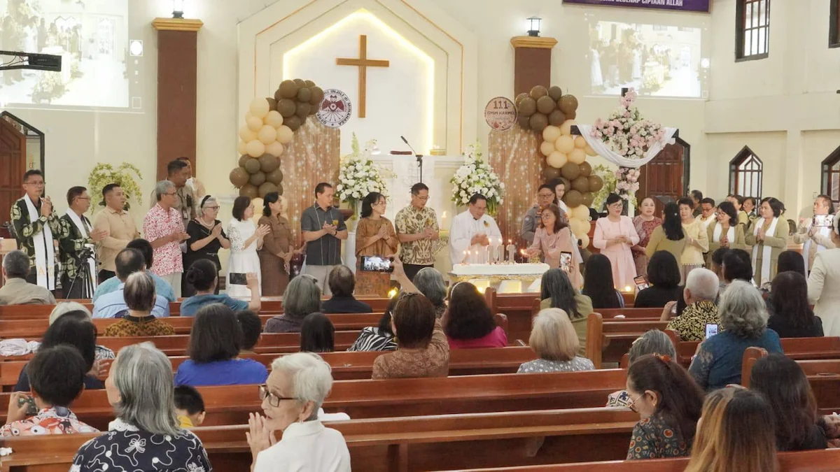 Suasana ibadah syukur HUT GMIM Karmel Pinokalan dihadiri jemaat dan pemerintah