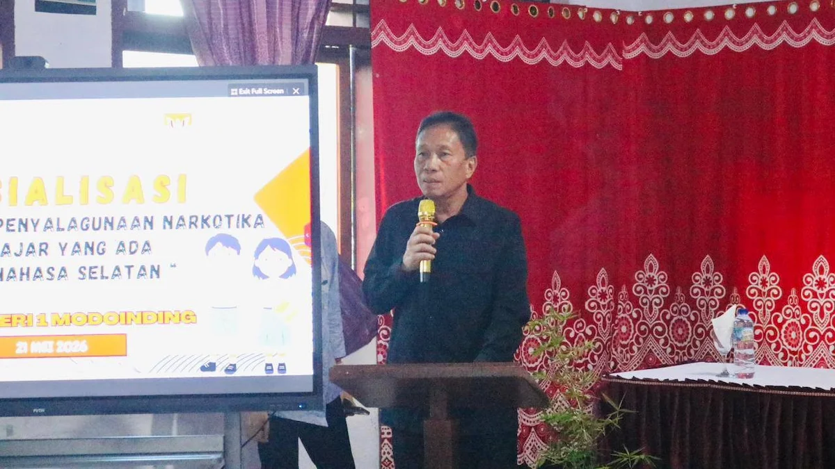 Bupati Franky Donny Wongkar memberikan sambutan dalam sosialisasi pencegahan narkoba bagi pelajar di SMP Negeri 1 Modoinding