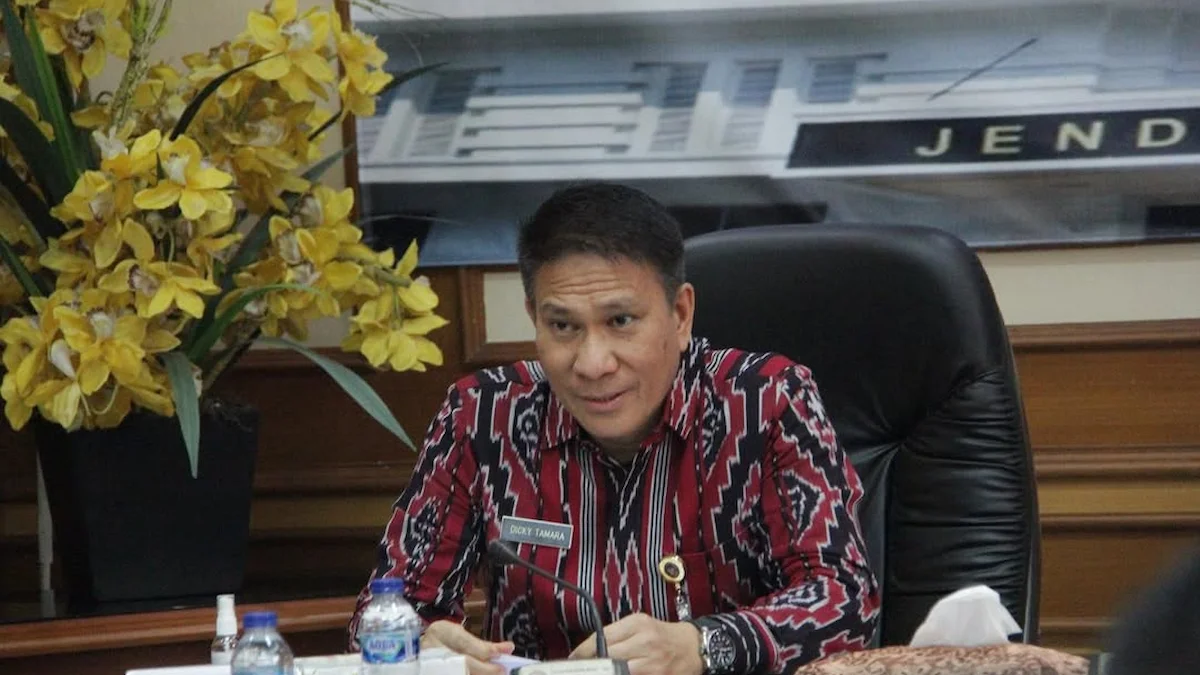 Frans Dicky Tamara saat memimpin rapat di lingkungan Kementerian Pertahanan