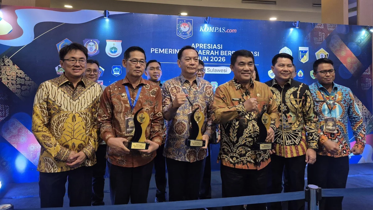 Wali Kota Bitung Hengky Honandar bersama kepala daerah penerima penghargaan Apresiasi Pemerintah Daerah Berprestasi 2026