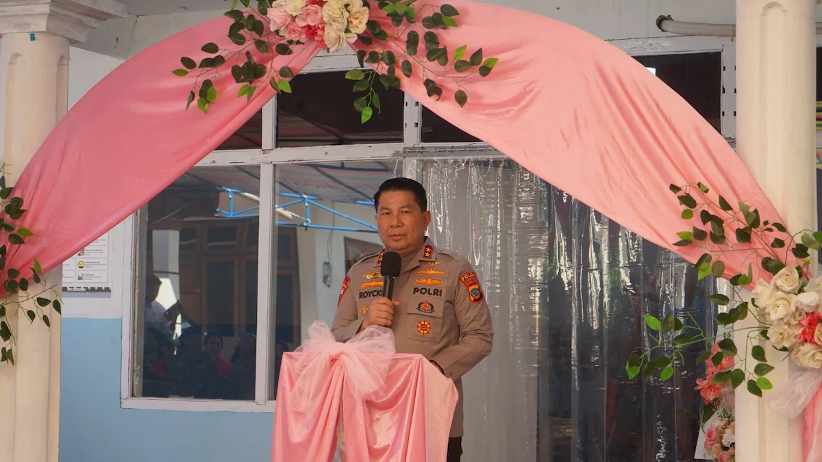 Kapolda Sulut Roycke Harry Langie memberikan sambutan saat peresmian SPPG Polres Sitaro