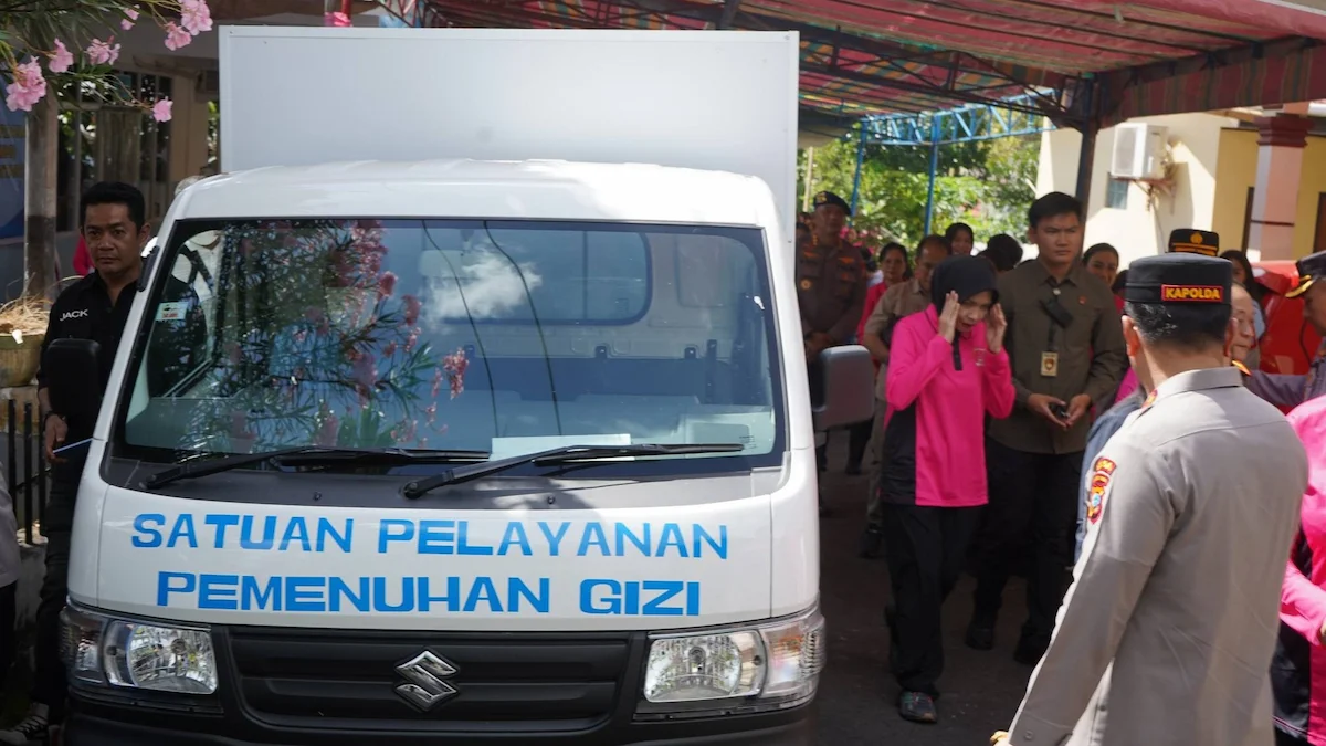 Kendaraan Satuan Pelayanan Pemenuhan Gizi Polres Sitaro untuk distribusi makanan bergizi