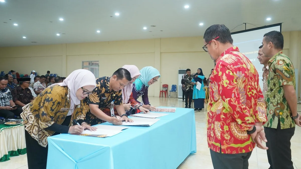 Pimpinan OPD Boltara menandatangani pakta integritas dalam rapat MCSP 2026