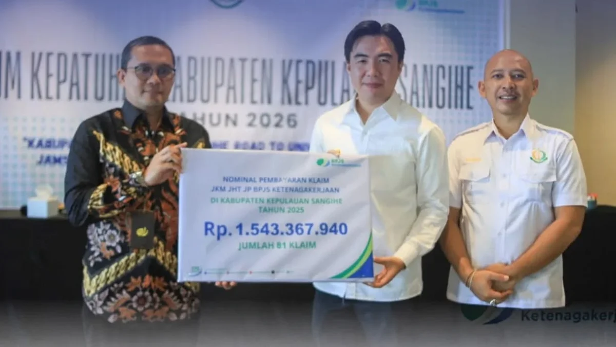 Penyerahan simbolis manfaat BPJS Ketenagakerjaan di Kabupaten Kepulauan Sangihe