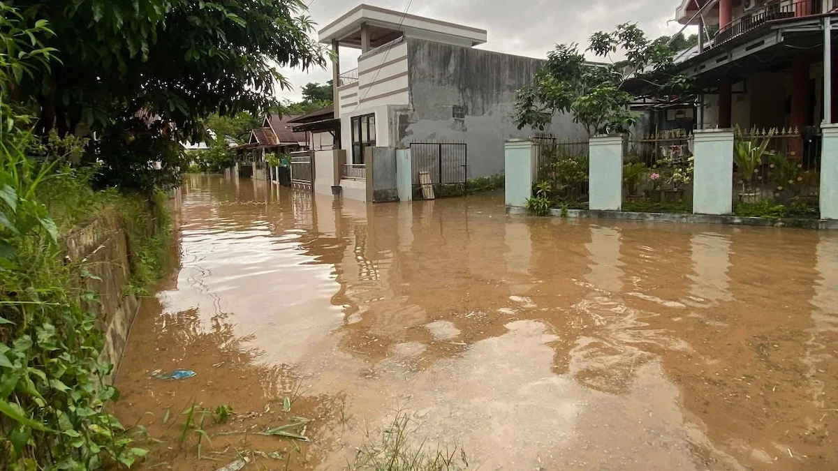 Permukiman warga di Manado terendam banjir akibat hujan deras berkepanjangan
