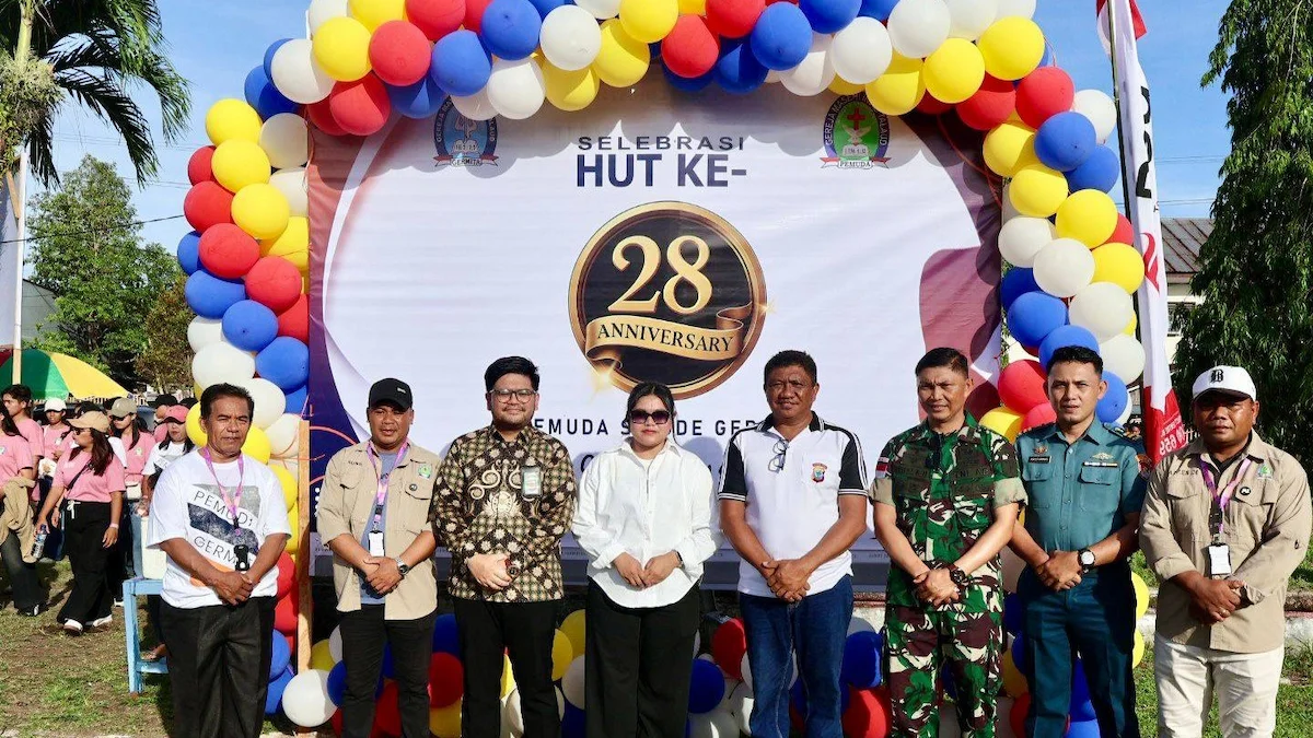 Wakil Bupati Talaud bersama panitia Selebrasi HUT ke-28 Pemuda GERMITA di Melonguane