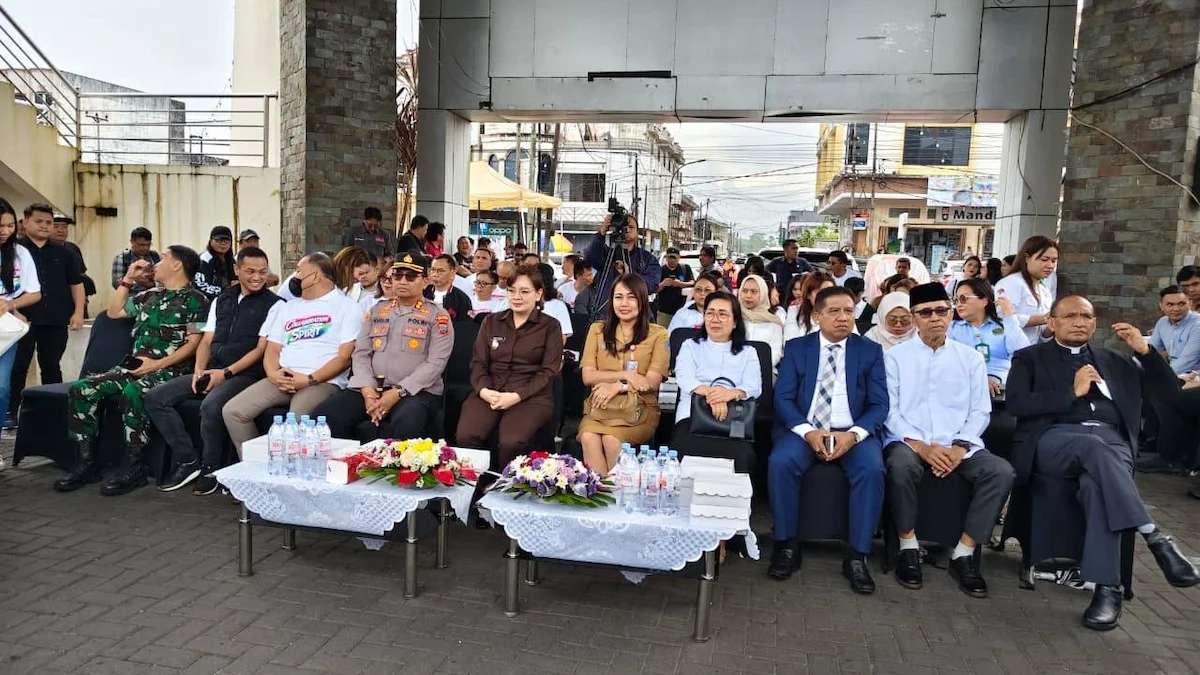tamu undangan mengikuti launching festival bunga tomohon
