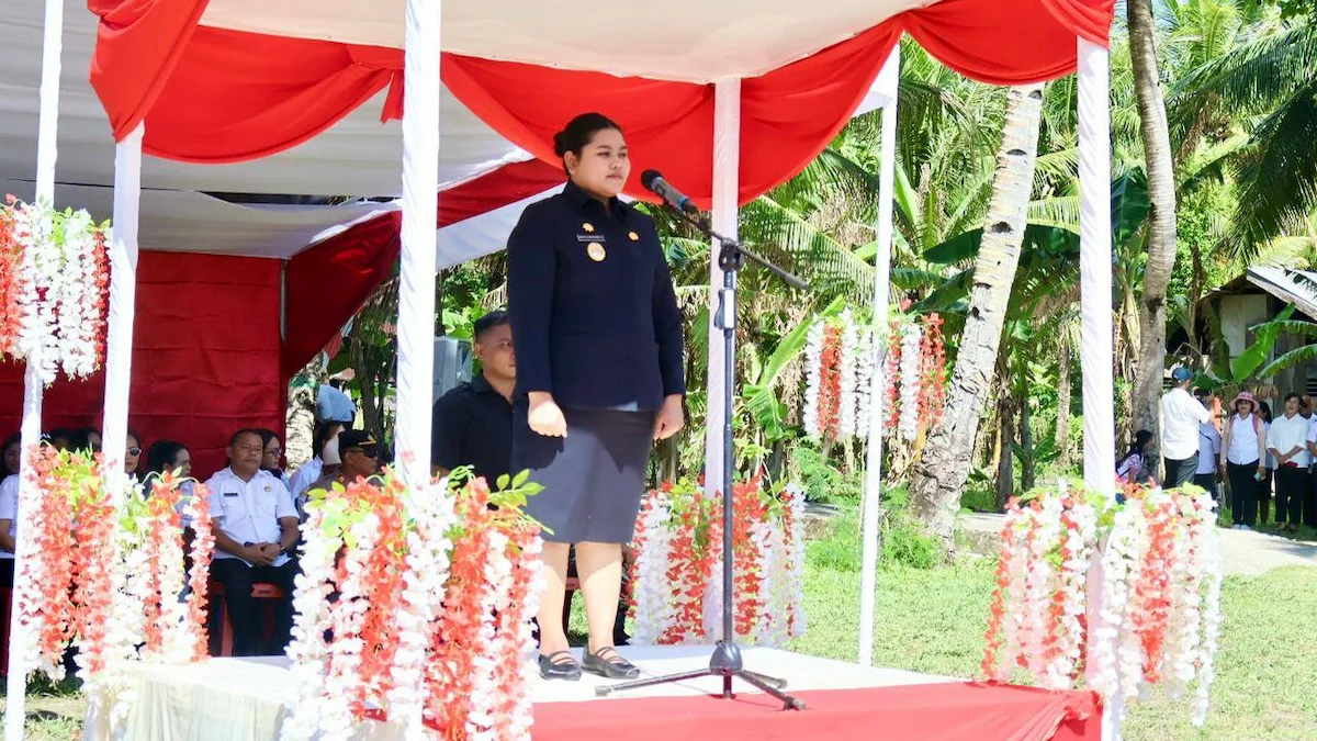 Wakil Bupati Talaud Anisya Bambungan memimpin Upacara Harkitnas 2026 di Pulau Kakorotan