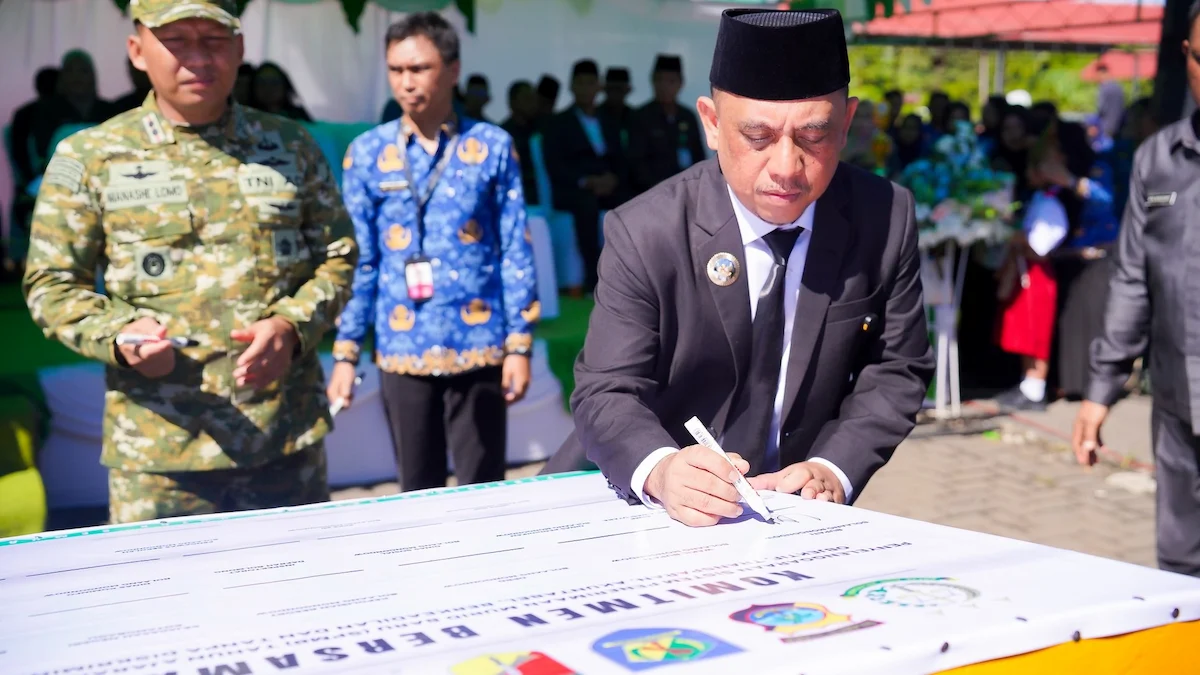 Bupati Yusra Alhabsyi menandatangani komitmen bersama SPMB 2026 di Bolmong