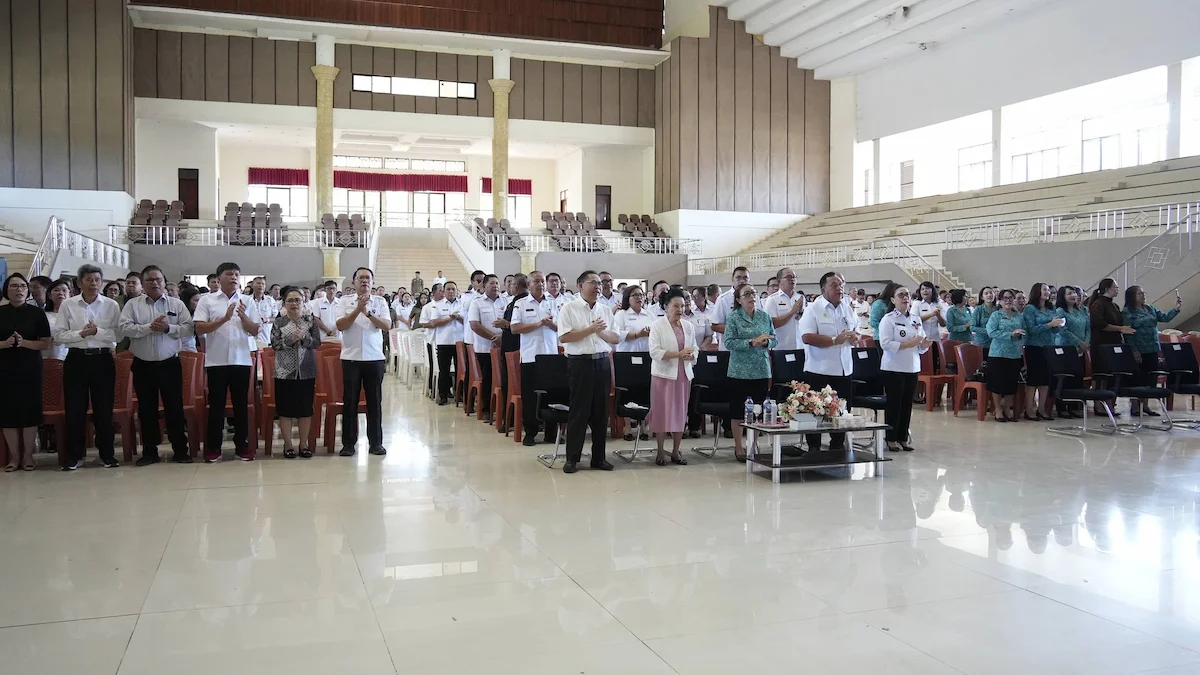ASN dan pejabat Pemerintah Kabupaten Minahasa mengikuti Ibadah Oikumene Awal Bulan Juni 2026 di Gedung Wale Ne Tou Minahasa.