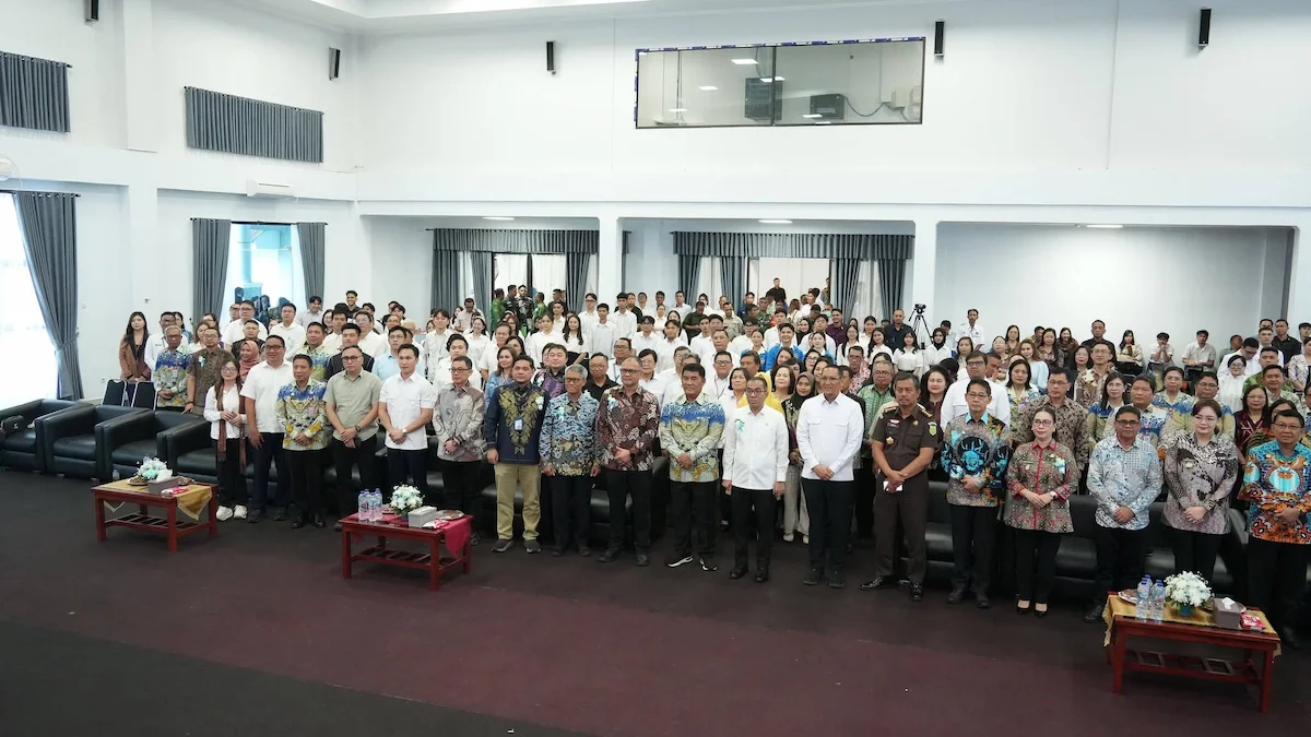 Peserta dan tamu undangan launching Fakultas Kedokteran UNIMA di Aula UNIMA