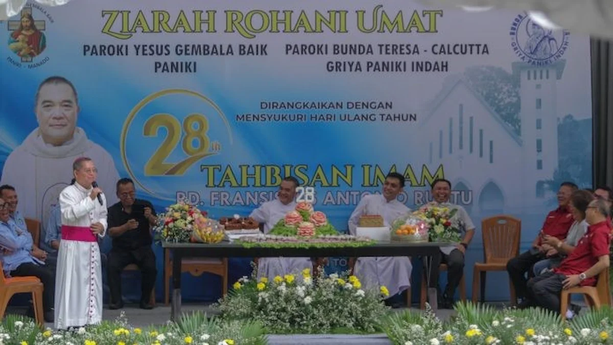 Uskup Rolly Untu menghadiri syukuran HUT ke-28 Imamat Pastor Fransiscus Antonio Runtu di Seminari Kakaskasen
